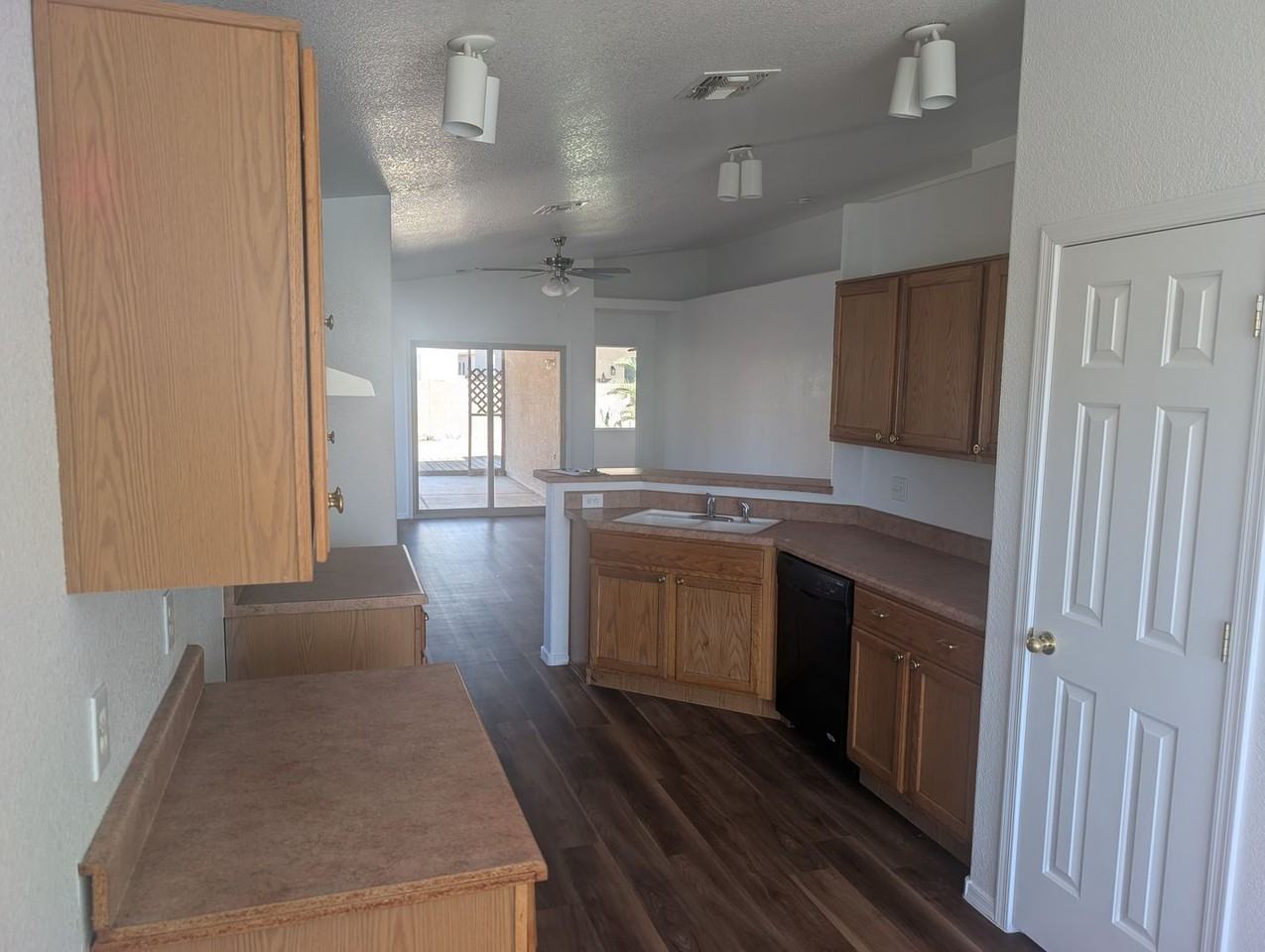 8849 N Majestic Mountain Dr - Photo 4 of 24