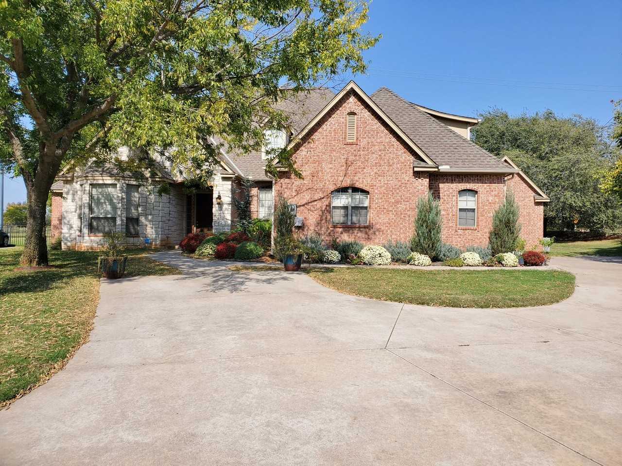 3341 Heritage Green Cir - Photo 2 of 35