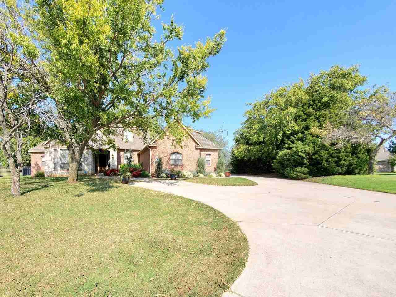3341 Heritage Green Cir - Photo 3 of 35