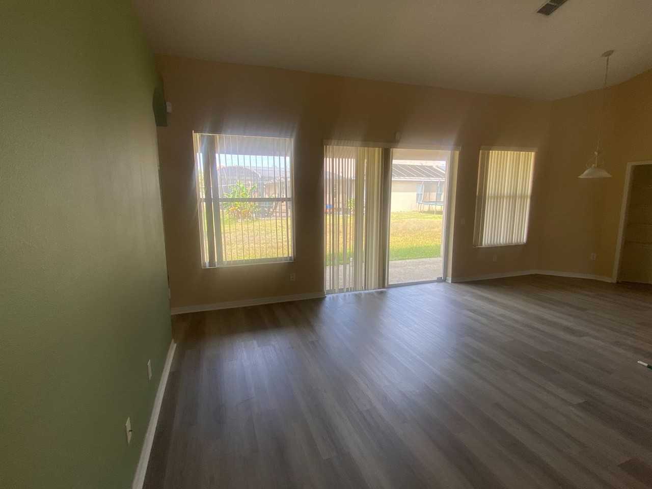 1239 Dunbrooke St - Photo 4 of 38
