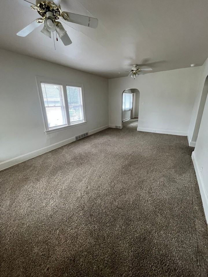 532 Clifford Ave - Photo 2 of 14