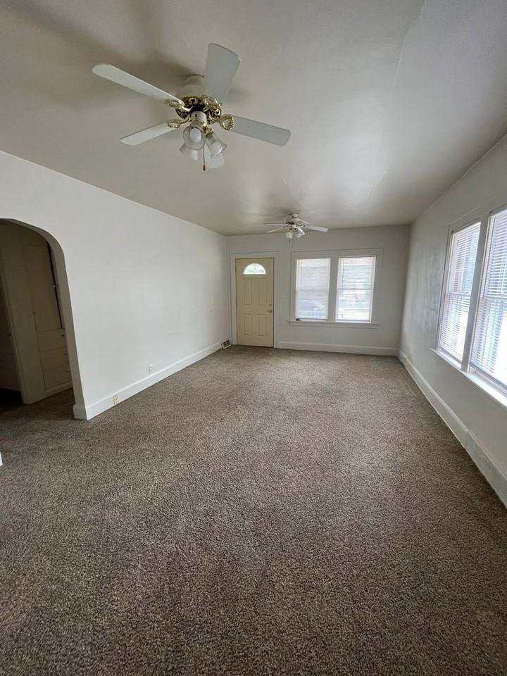 532 Clifford Ave - Photo 3 of 14