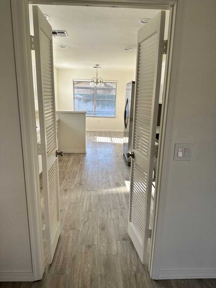 1430 W Camino Ct - Photo 7 of 23