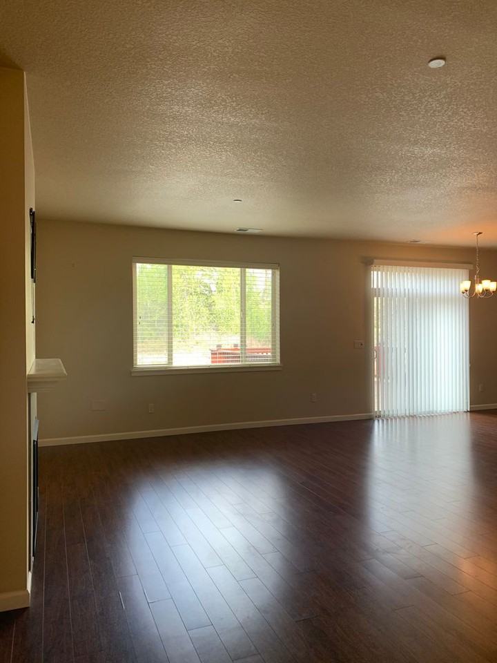 3020 Ne 75th St - Photo 3 of 35