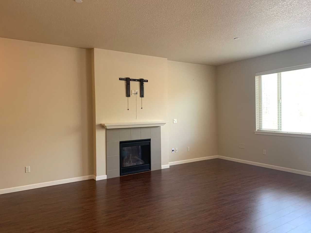 3020 Ne 75th St - Photo 4 of 35