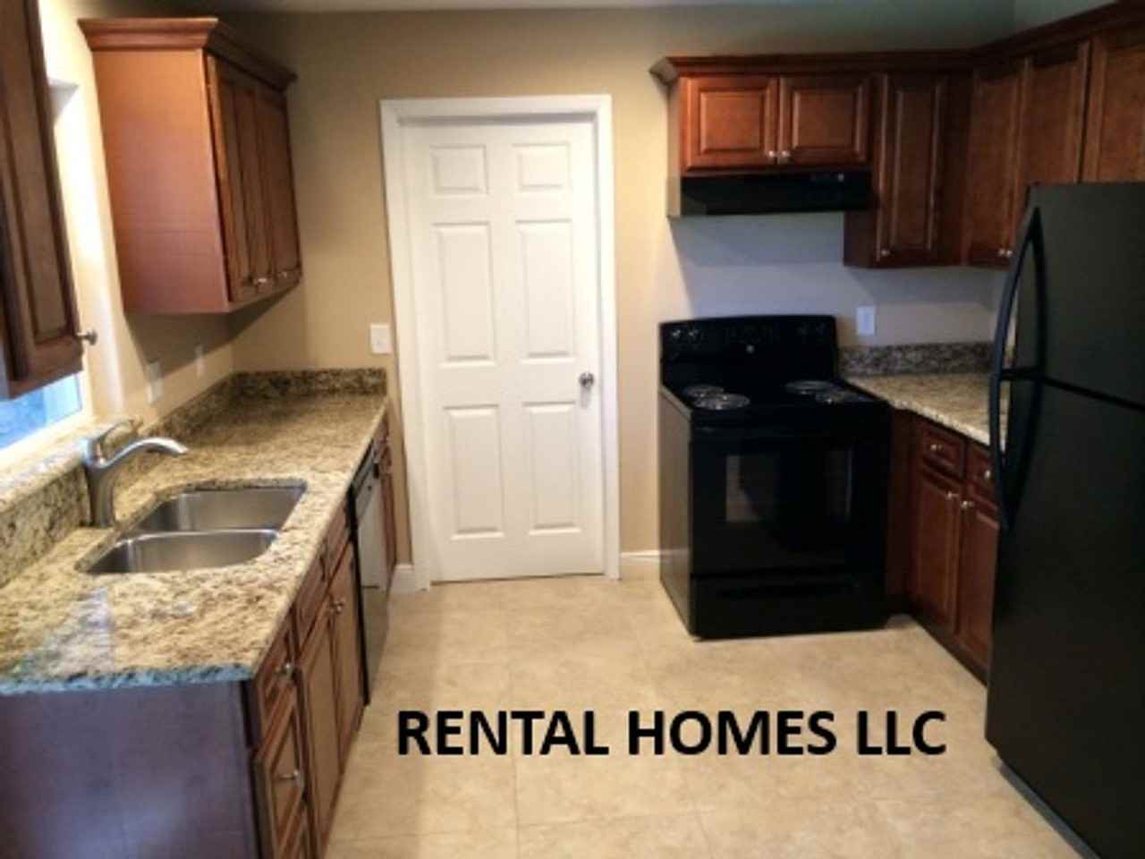 133 Clyde Ave - Photo 3 of 11