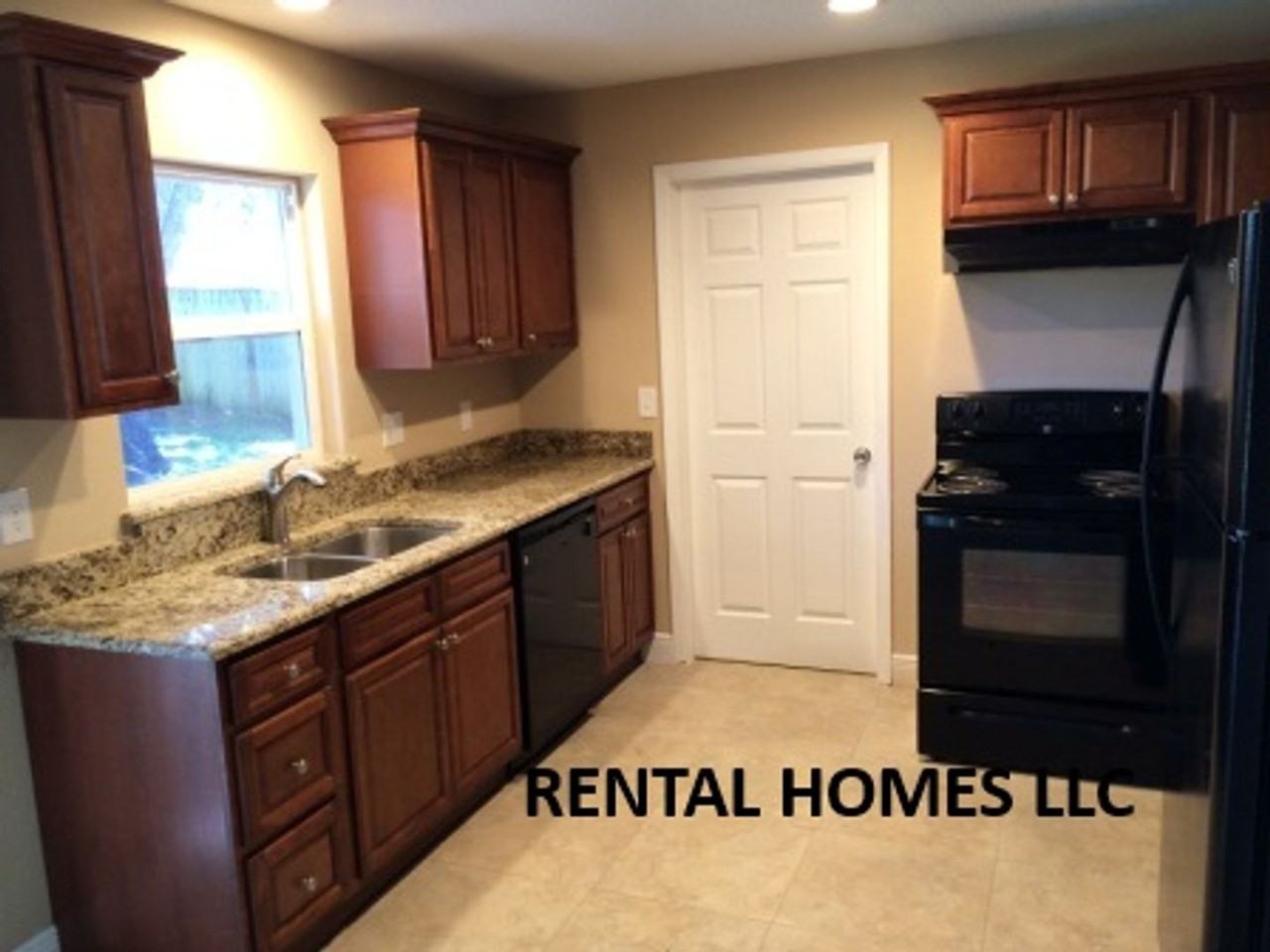 133 Clyde Ave - Photo 4 of 11