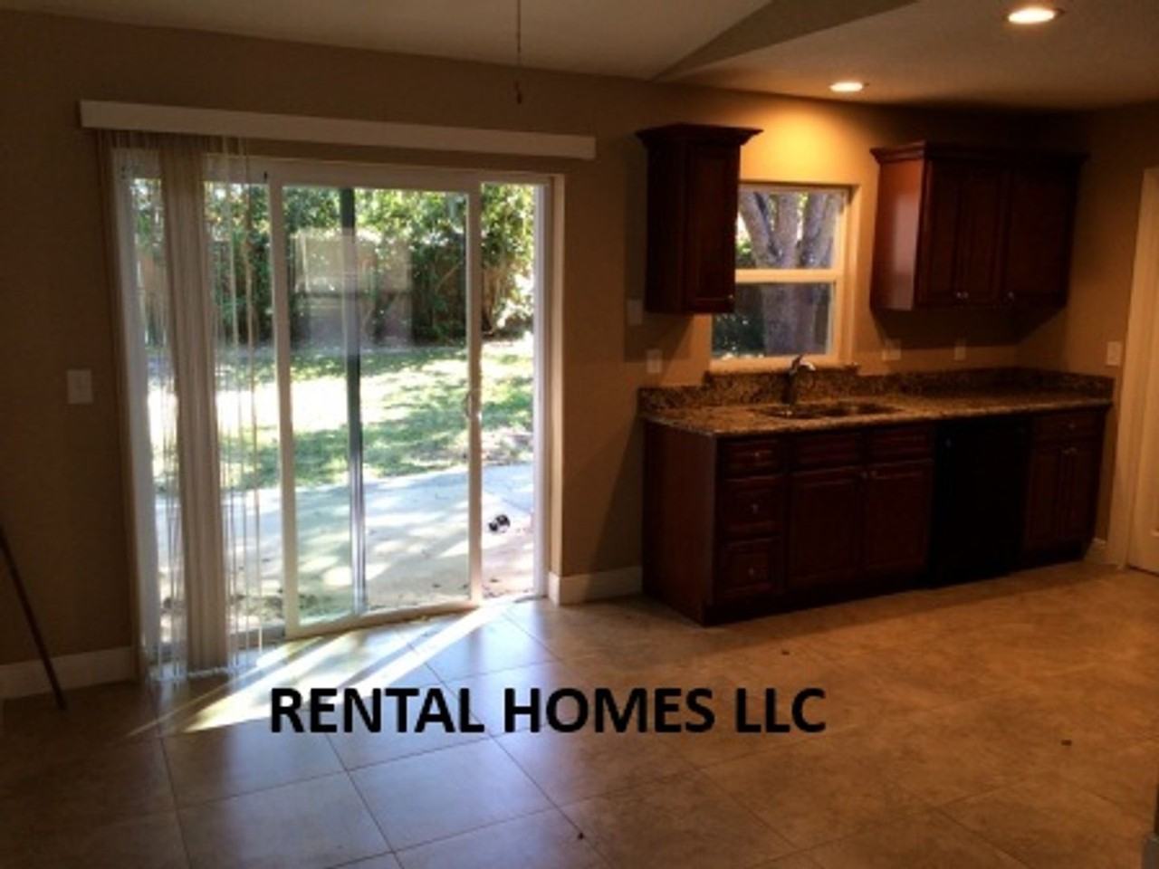 133 Clyde Ave - Photo 5 of 11