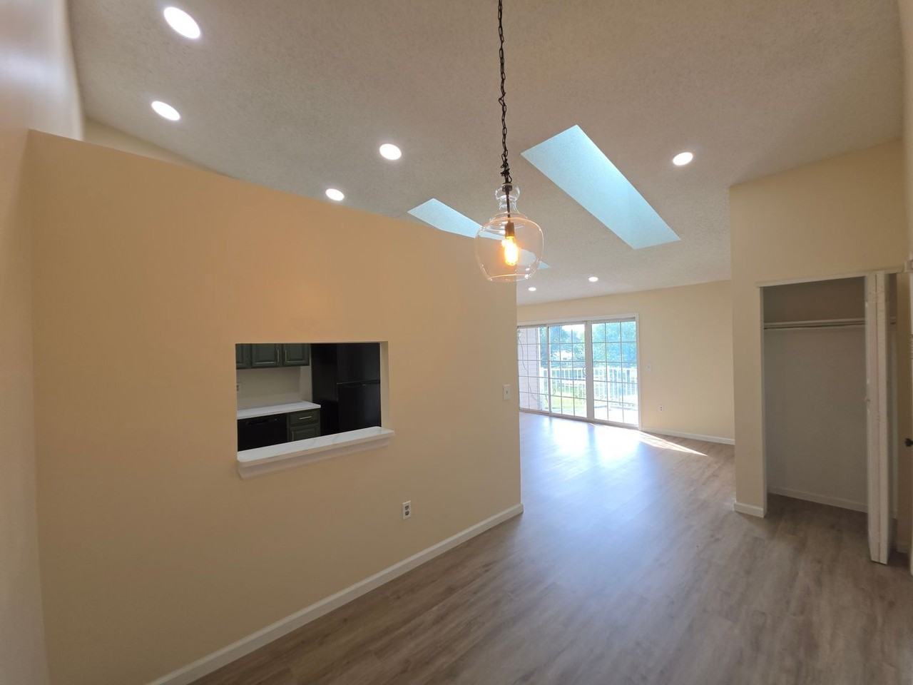12 Amberly Ct - Photo 5 of 25