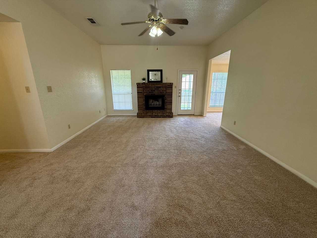 1815 Diana Ln - Photo 5 of 42