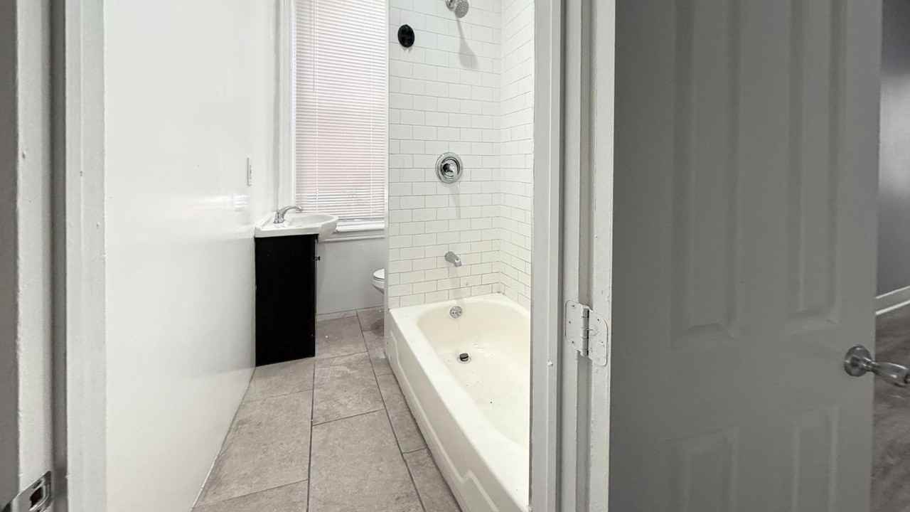3740 N Park Ave - Photo 2 of 19