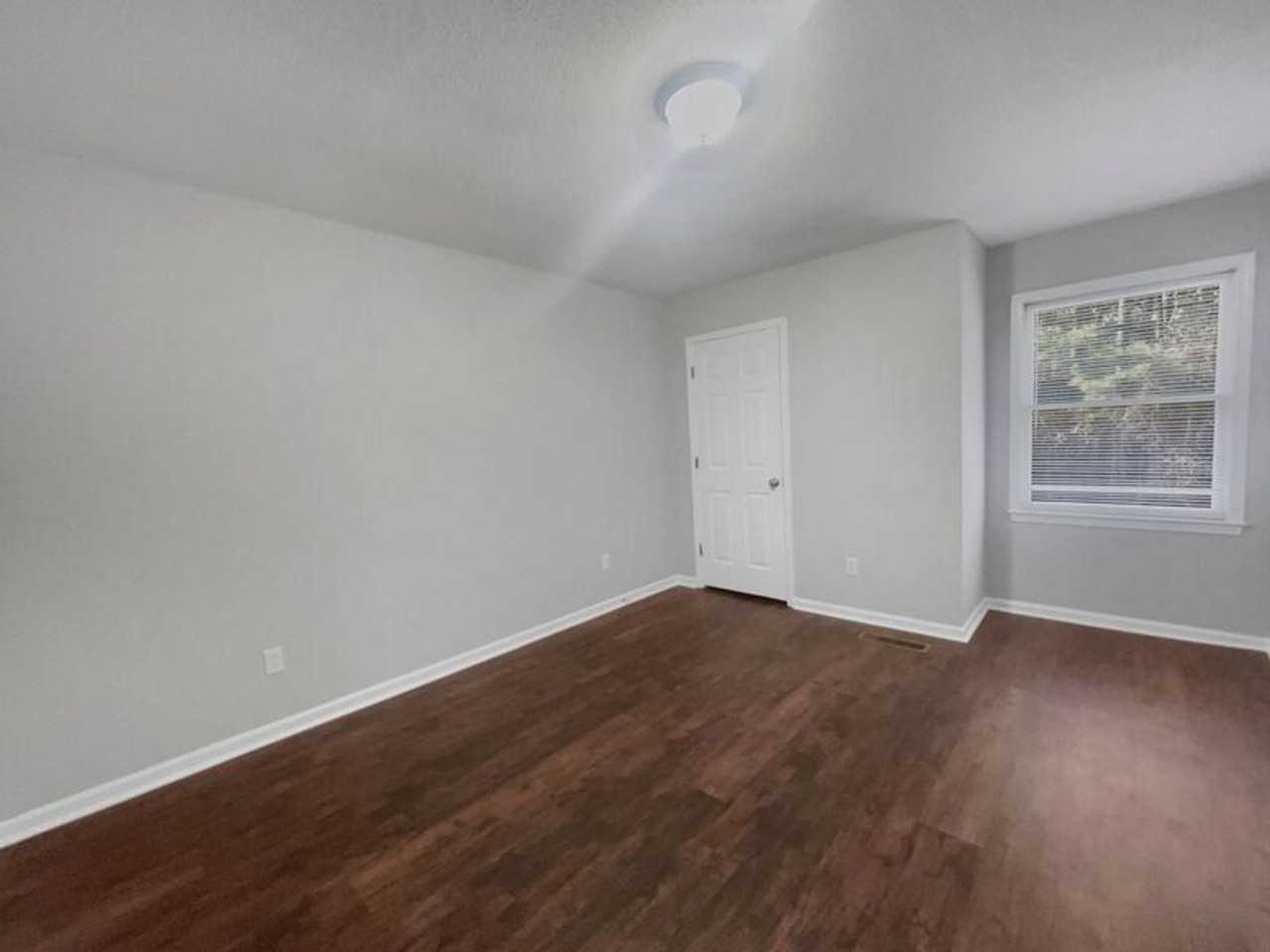 3414 Kensington Ct - Photo 3 of 13