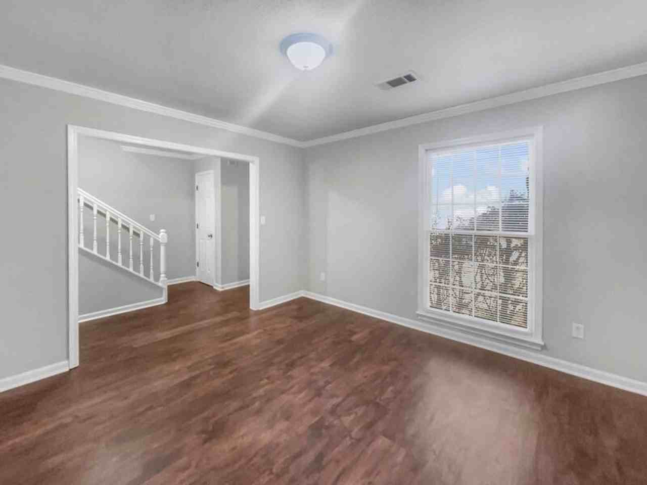 3414 Kensington Ct - Photo 6 of 13