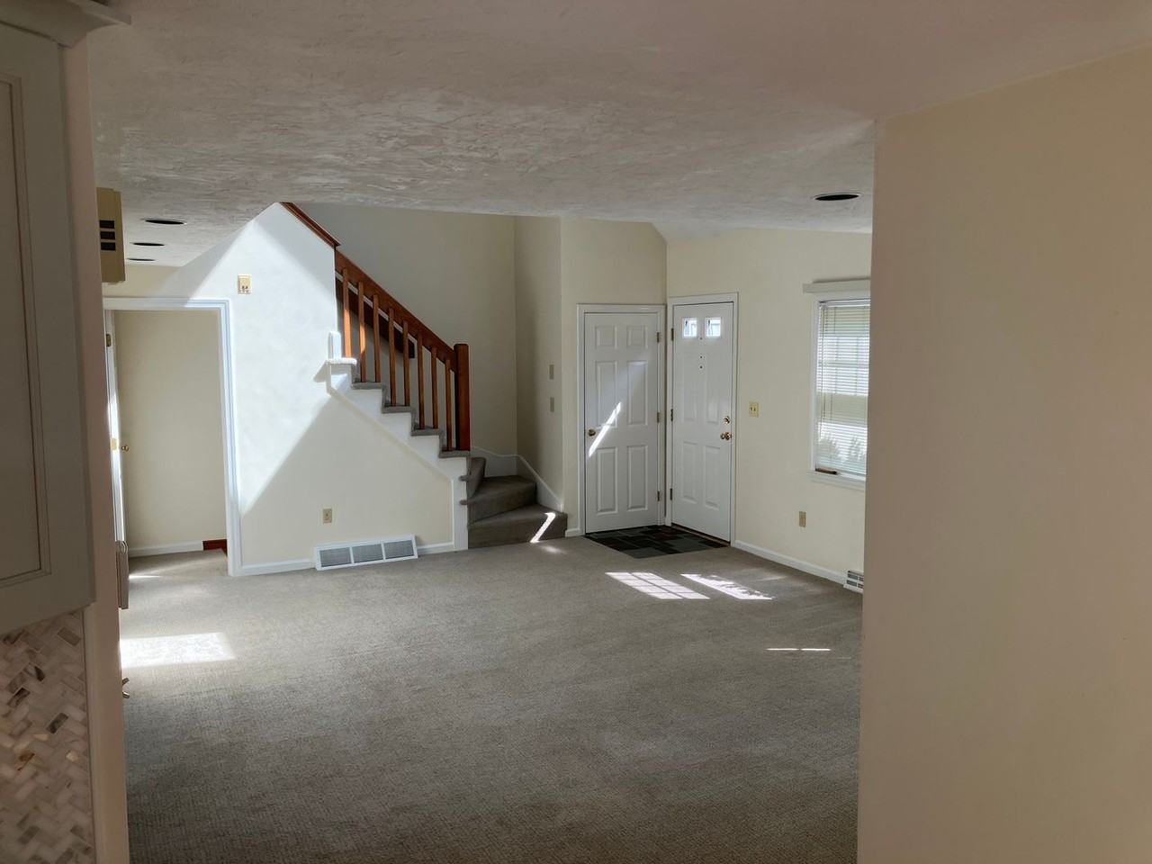 81 Village St - Photo 4 of 16