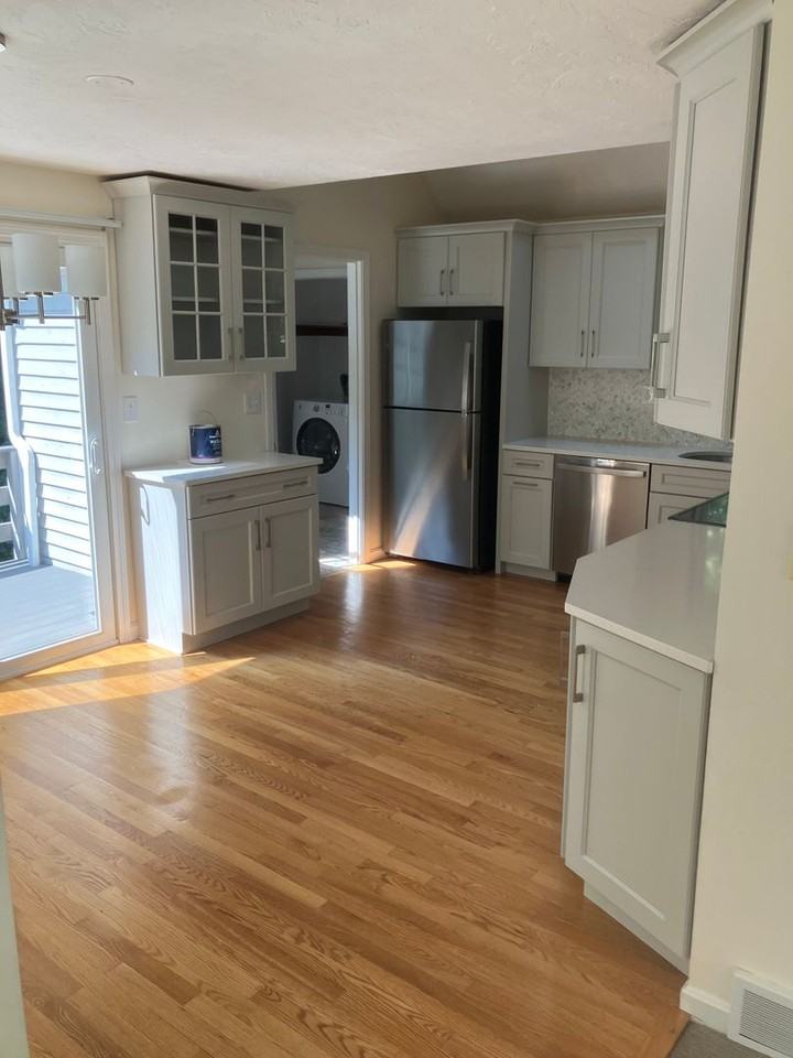 81 Village St - Photo 6 of 16