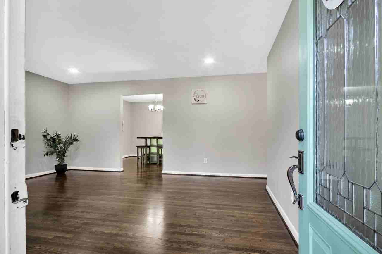 114 Thomas Nelson Ln - Photo 5 of 32