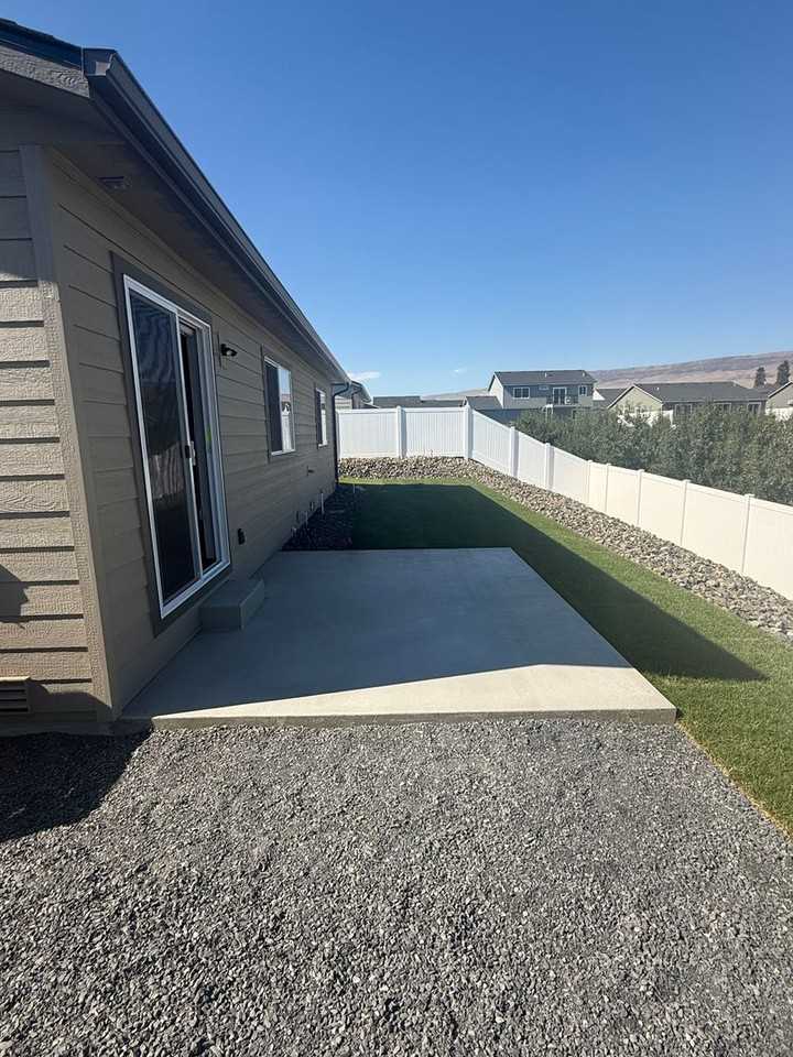 335 S Newton Ave - Photo 3 of 11
