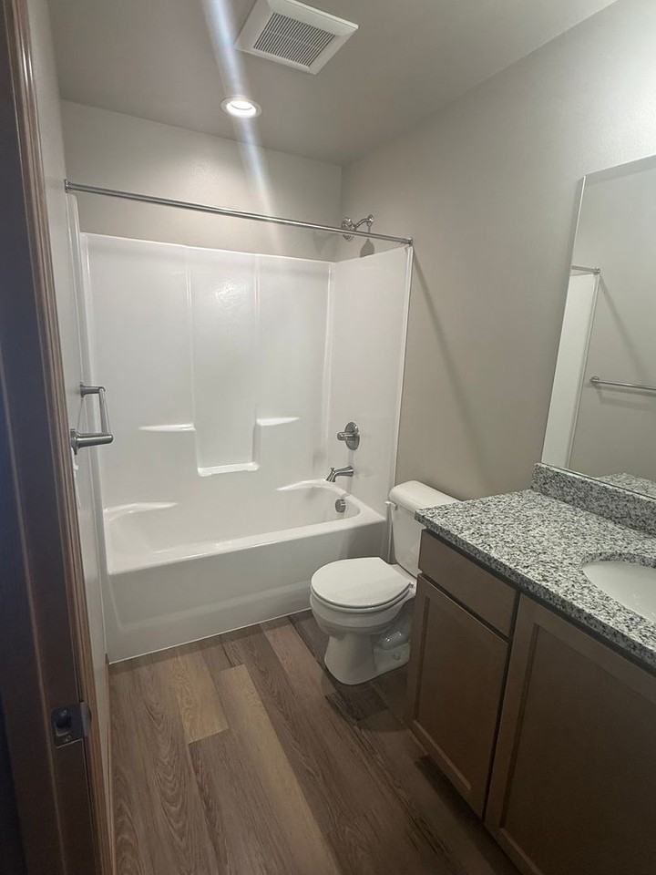 335 S Newton Ave - Photo 4 of 11