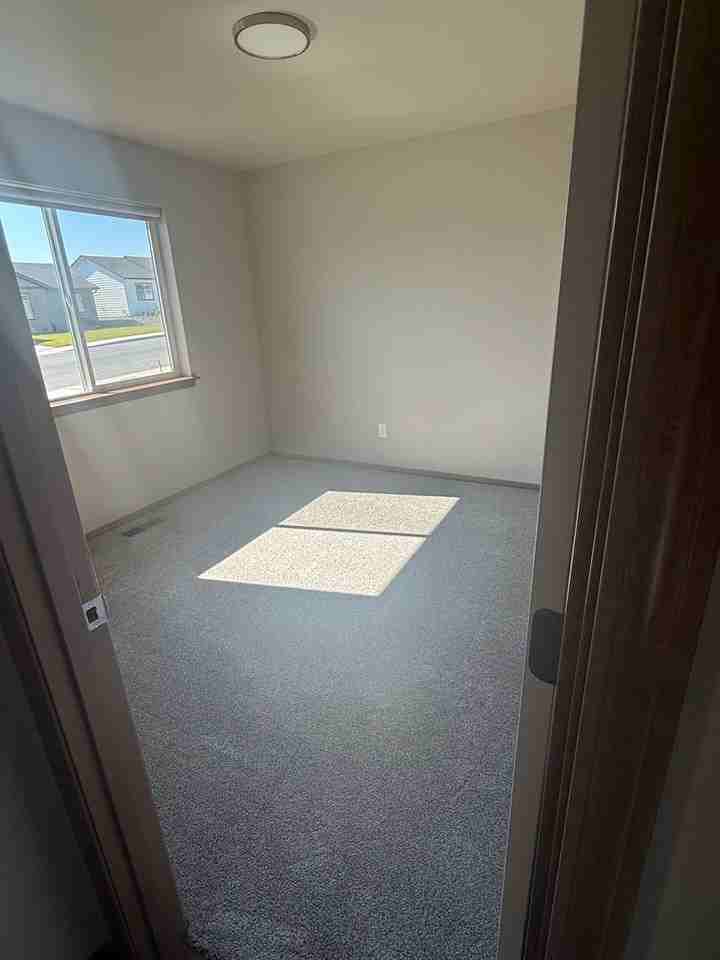 335 S Newton Ave - Photo 5 of 11
