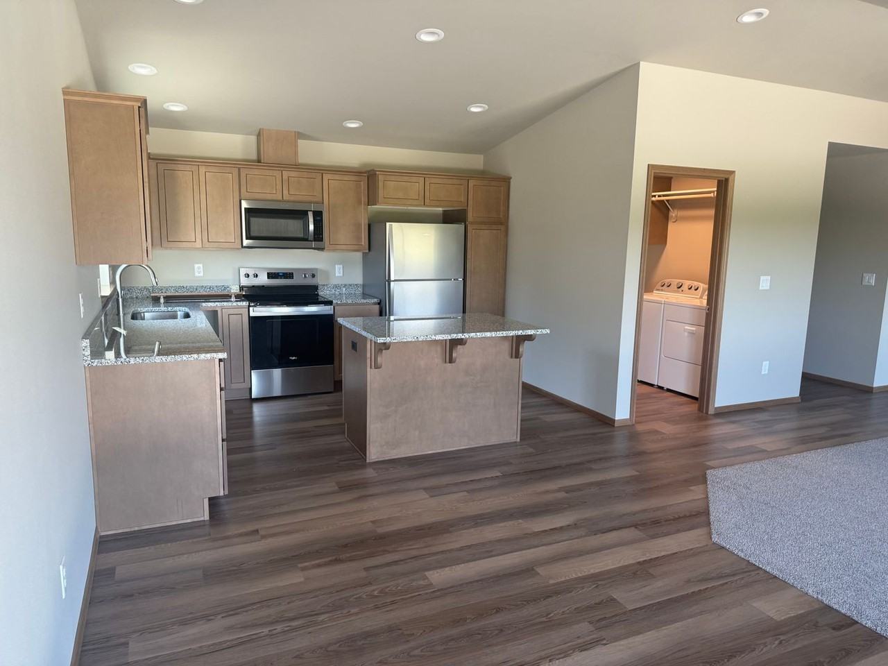 335 S Newton Ave - Photo 7 of 11