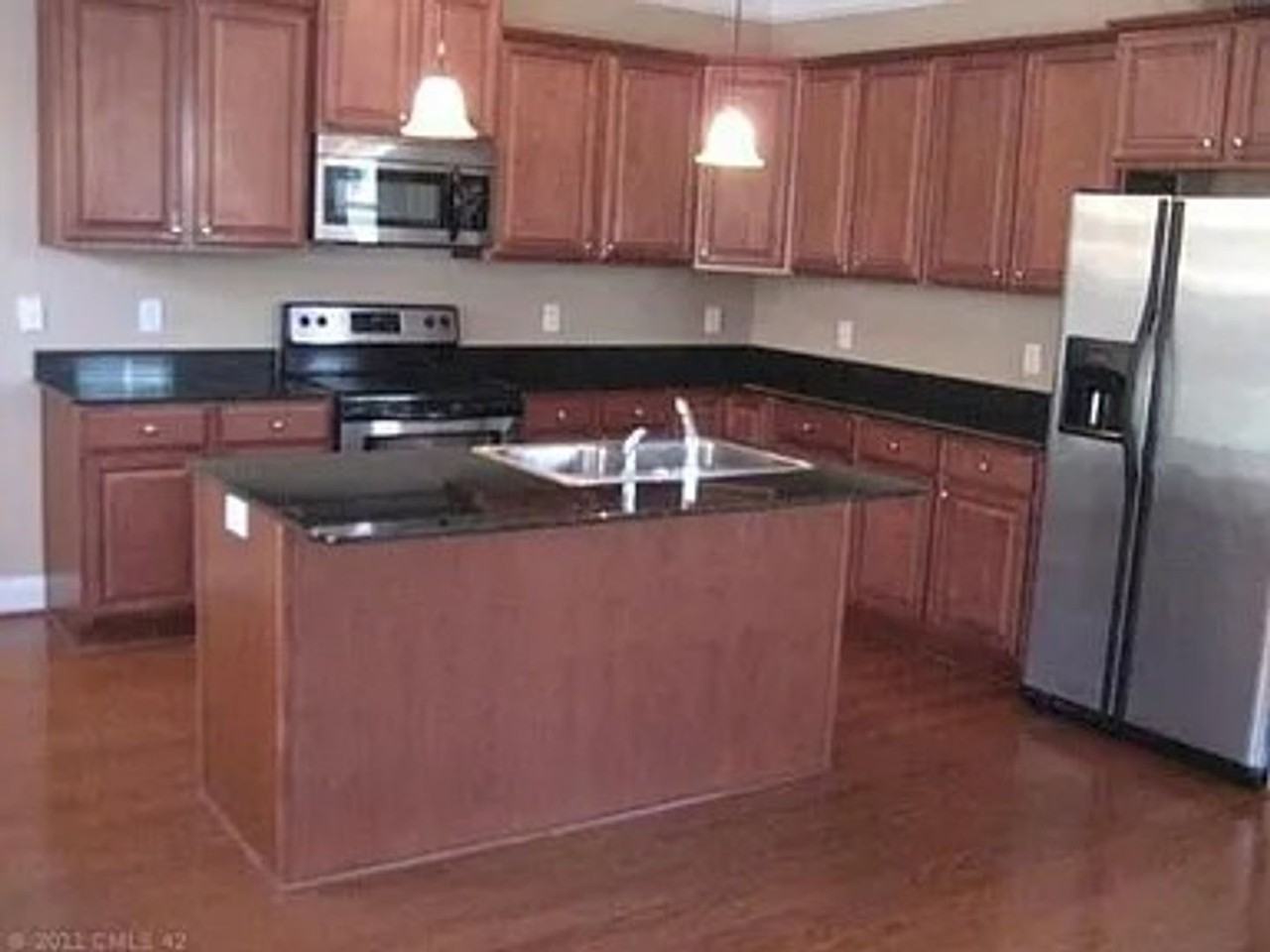 100 Taylors Hill Dr - Photo 3 of 5