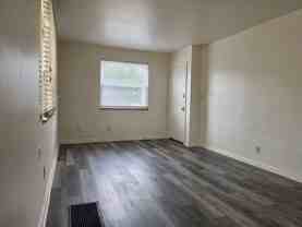 433 Sandhurst Dr - Photo 1 of 1