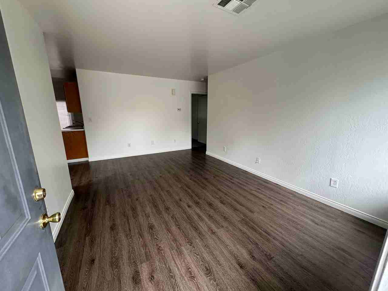 758 Greenwood Meadow Bakersfield, CA 93308 - Photo 2 of 10