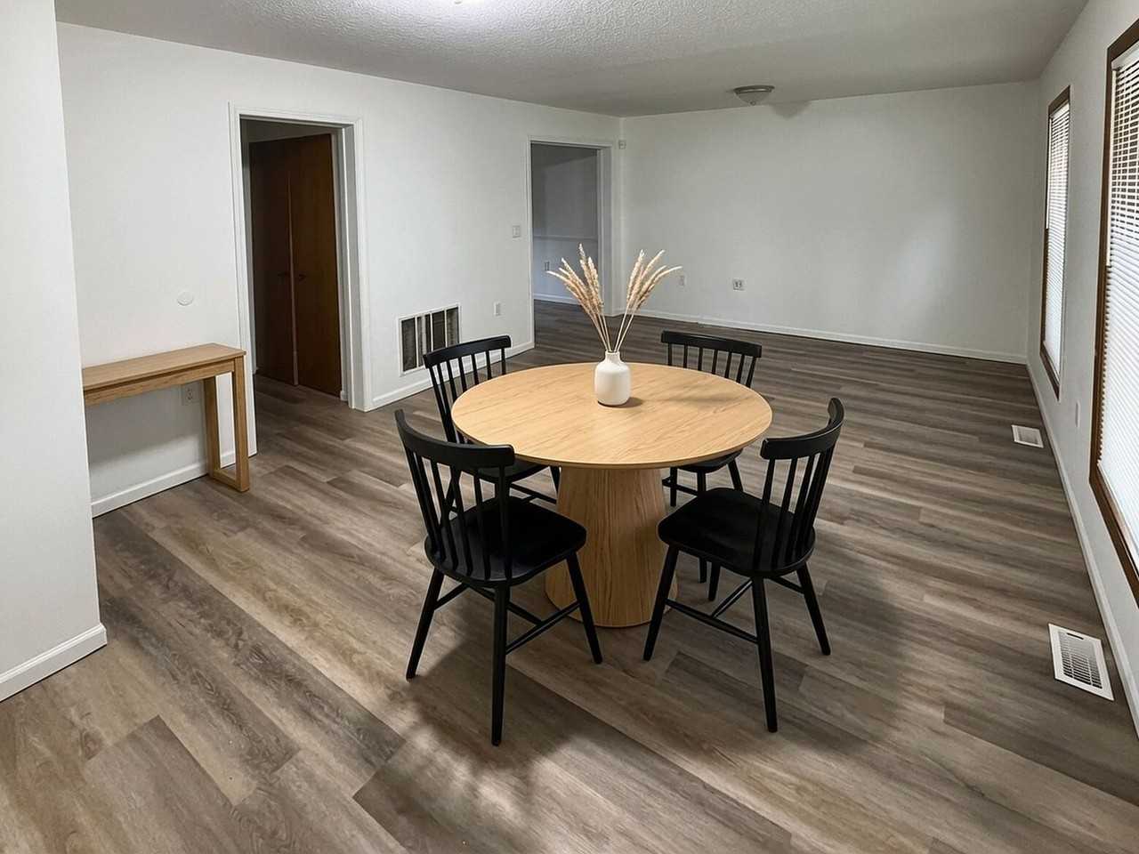 523 W Mulberry St - Photo 4 of 17