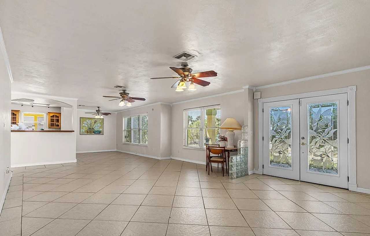 863 Riverside Dr - Photo 3 of 10