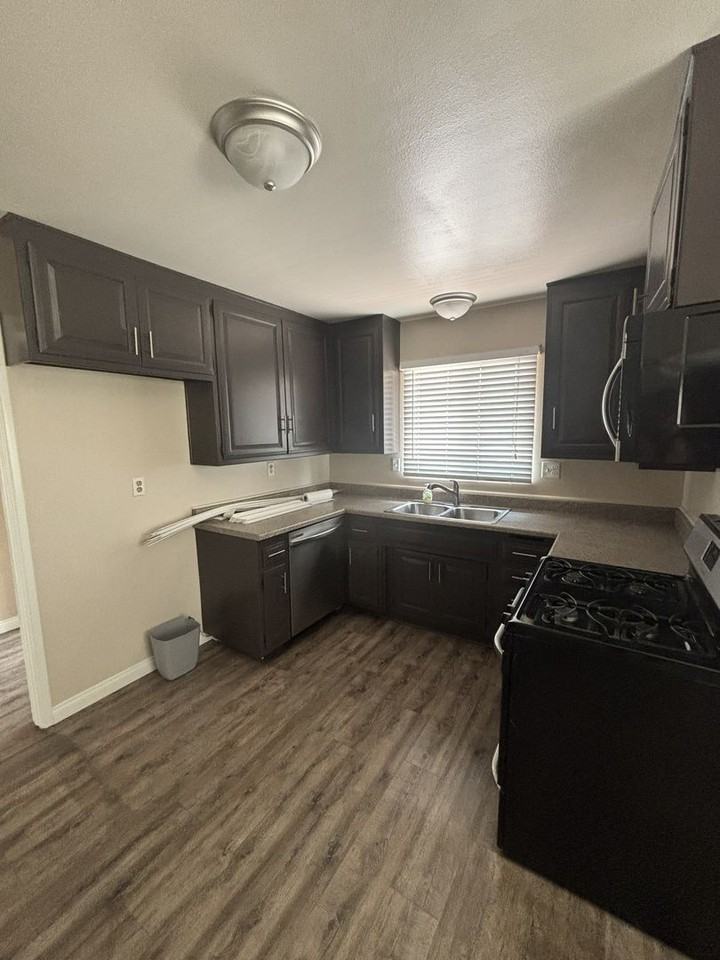 12704 Grayling Ave - Photo 5 of 13