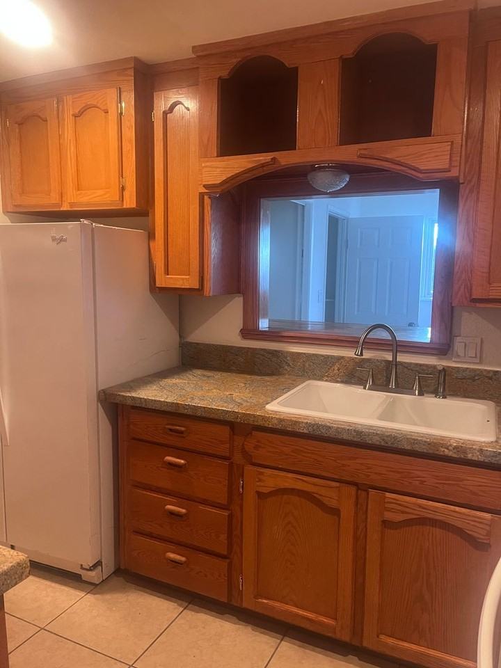 870 Palm Cir - Photo 3 of 11