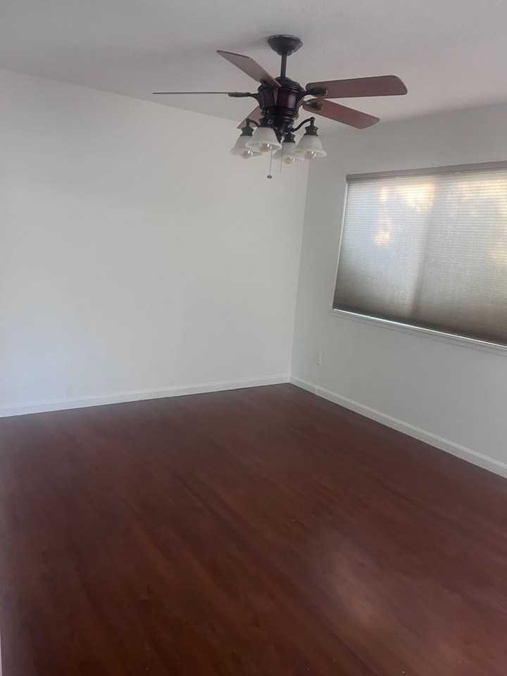 870 Palm Cir - Photo 5 of 11