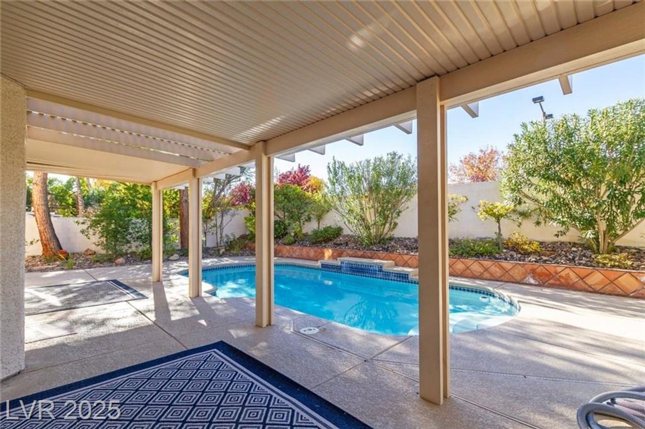 2121 Whitebirch Ln - Photo 2 of 28