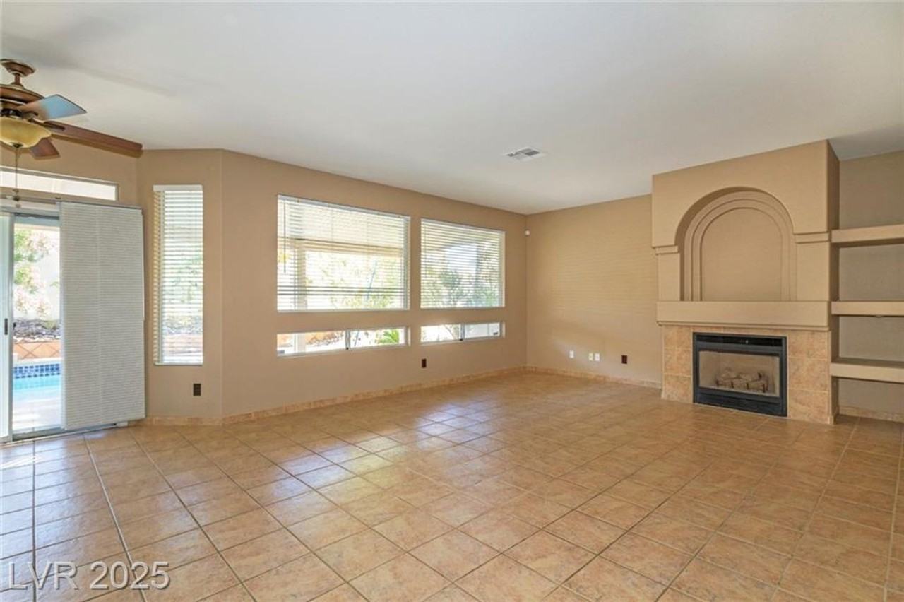 2121 Whitebirch Ln - Photo 4 of 28