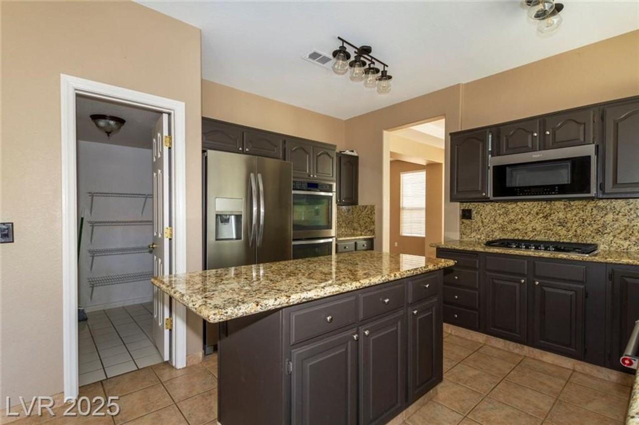 2121 Whitebirch Ln - Photo 7 of 28