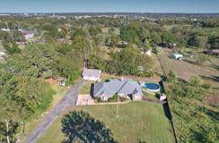 710 Christmas Ln - Photo 1 of 1