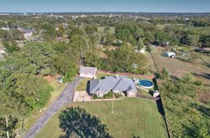featured image of 710 Christmas Ln