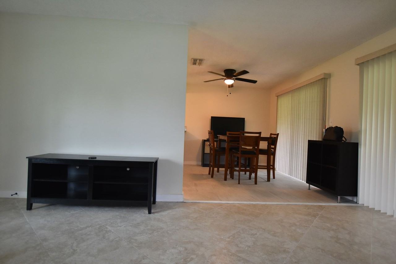 4825 Loretta Ln - Photo 4 of 26