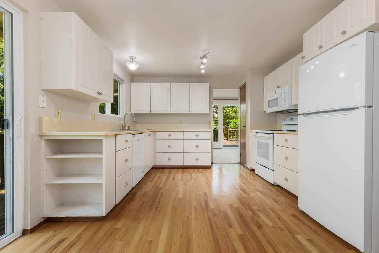 14006 Ne 62nd St - Photo 6 of 20