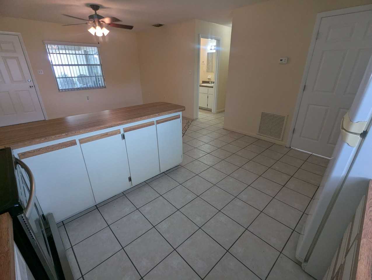 824 N Saint Clair Abrams Ave - Photo 5 of 24