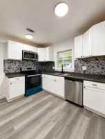featured image of 1427 Adrian Ln