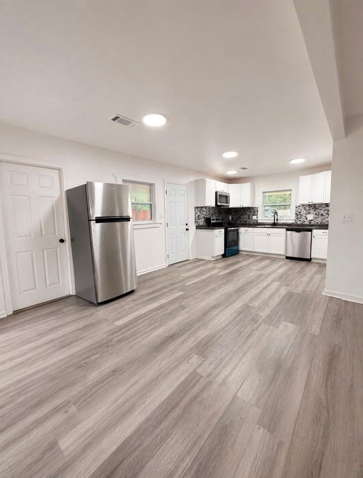 1427 Adrian Ln - Photo 7 of 18