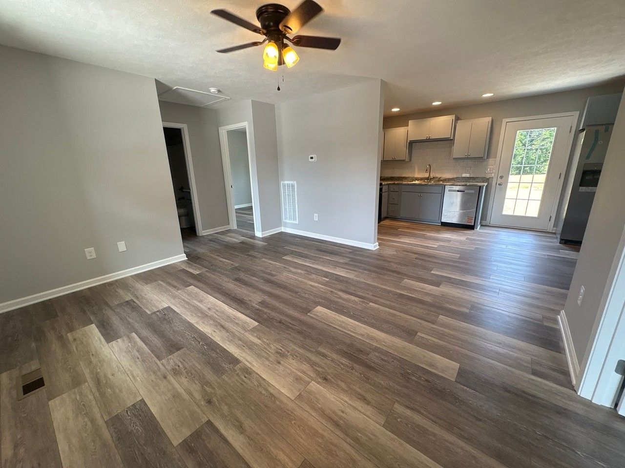 307 W Coffee St - Photo 4 of 20