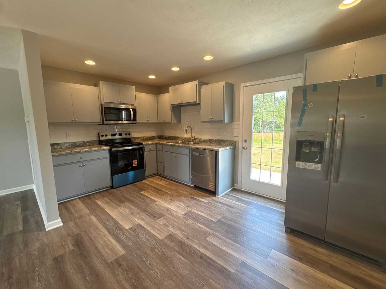307 W Coffee St - Photo 6 of 20