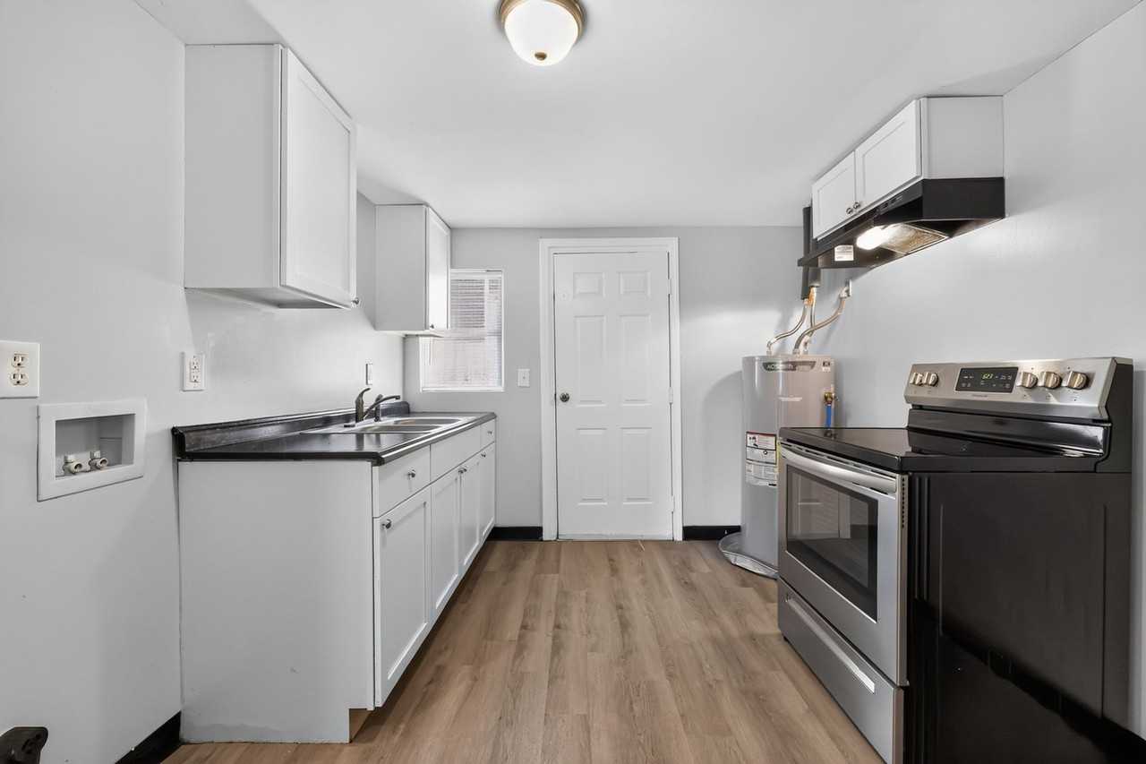 1626 Telfair Street Ln - Photo 3 of 32