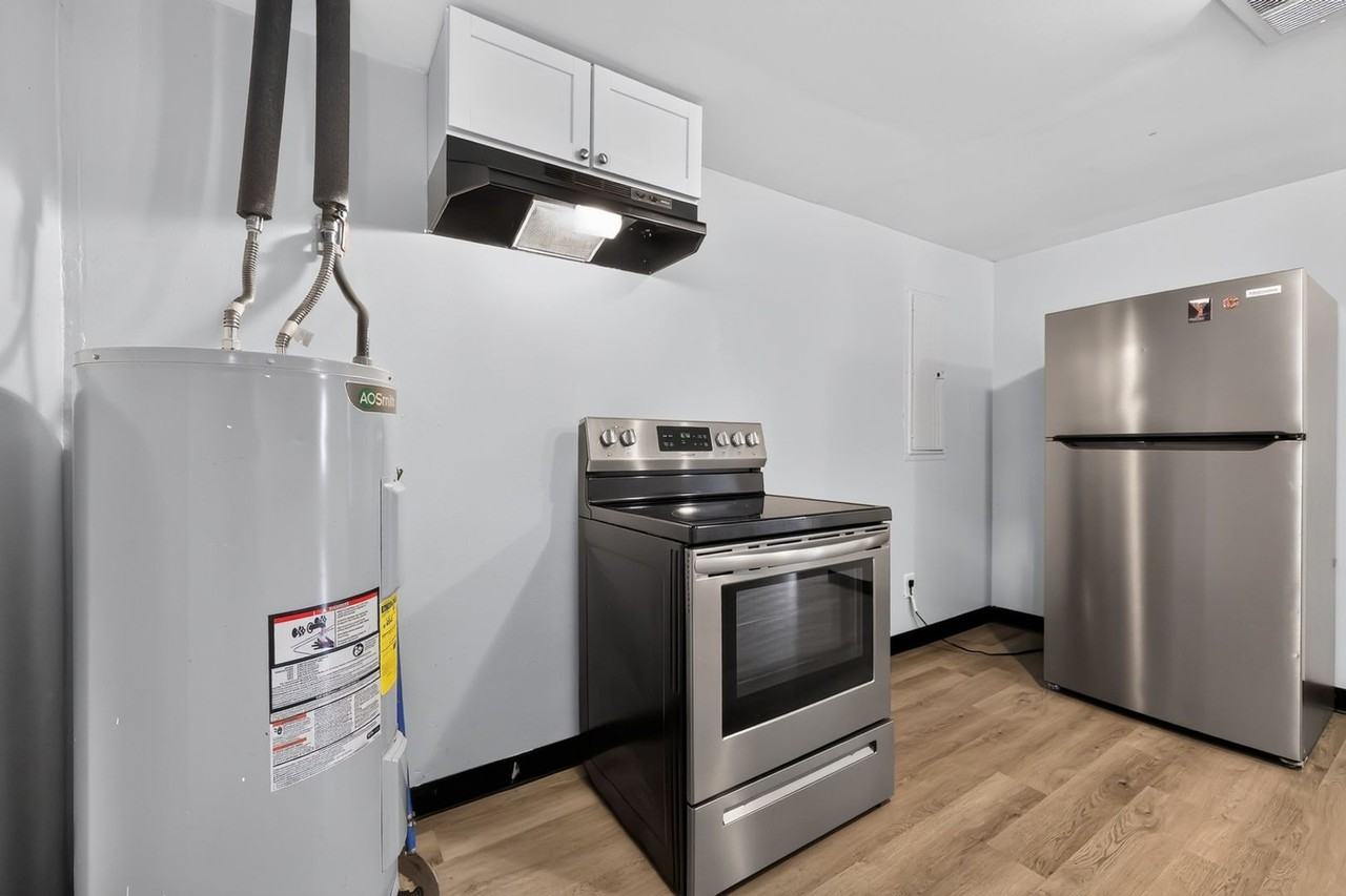 1626 Telfair Street Ln - Photo 5 of 32