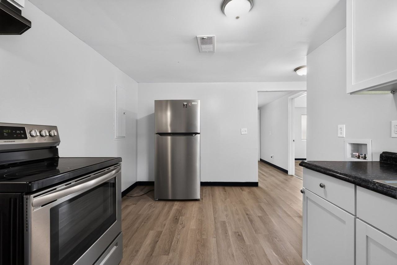 1626 Telfair Street Ln - Photo 6 of 32