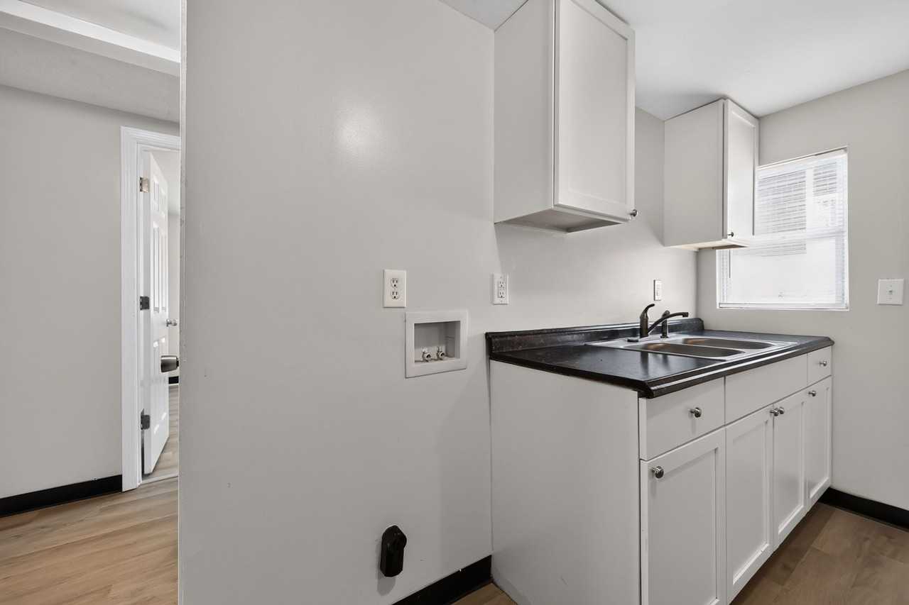 1626 Telfair Street Ln - Photo 7 of 32