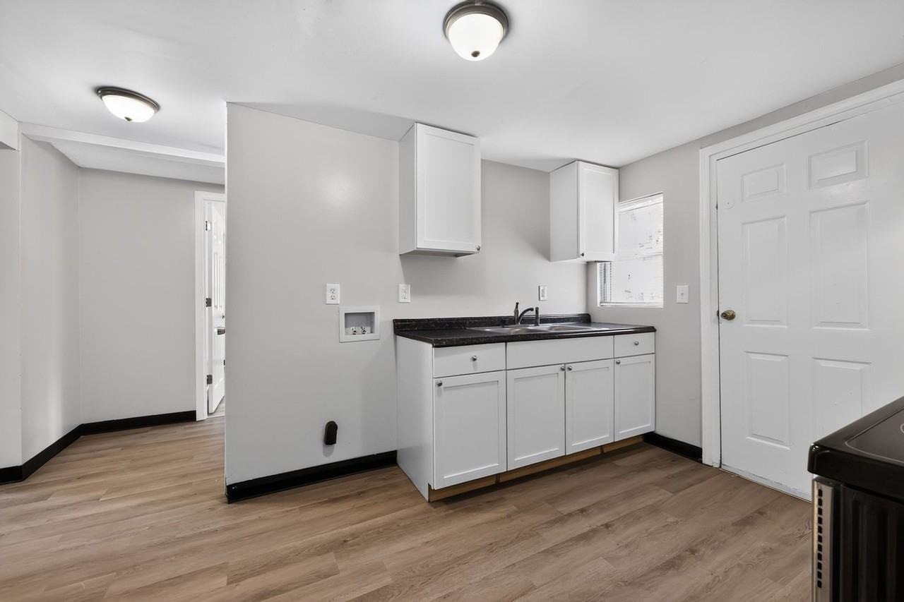 1626 Telfair Street Ln - Photo 5 of 32
