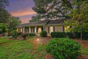 featured image of 290 University Cir